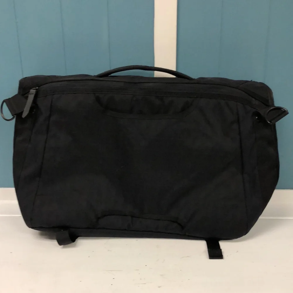 Nike messenger bag‎ 12” x 12” x 6” laptop bag *read